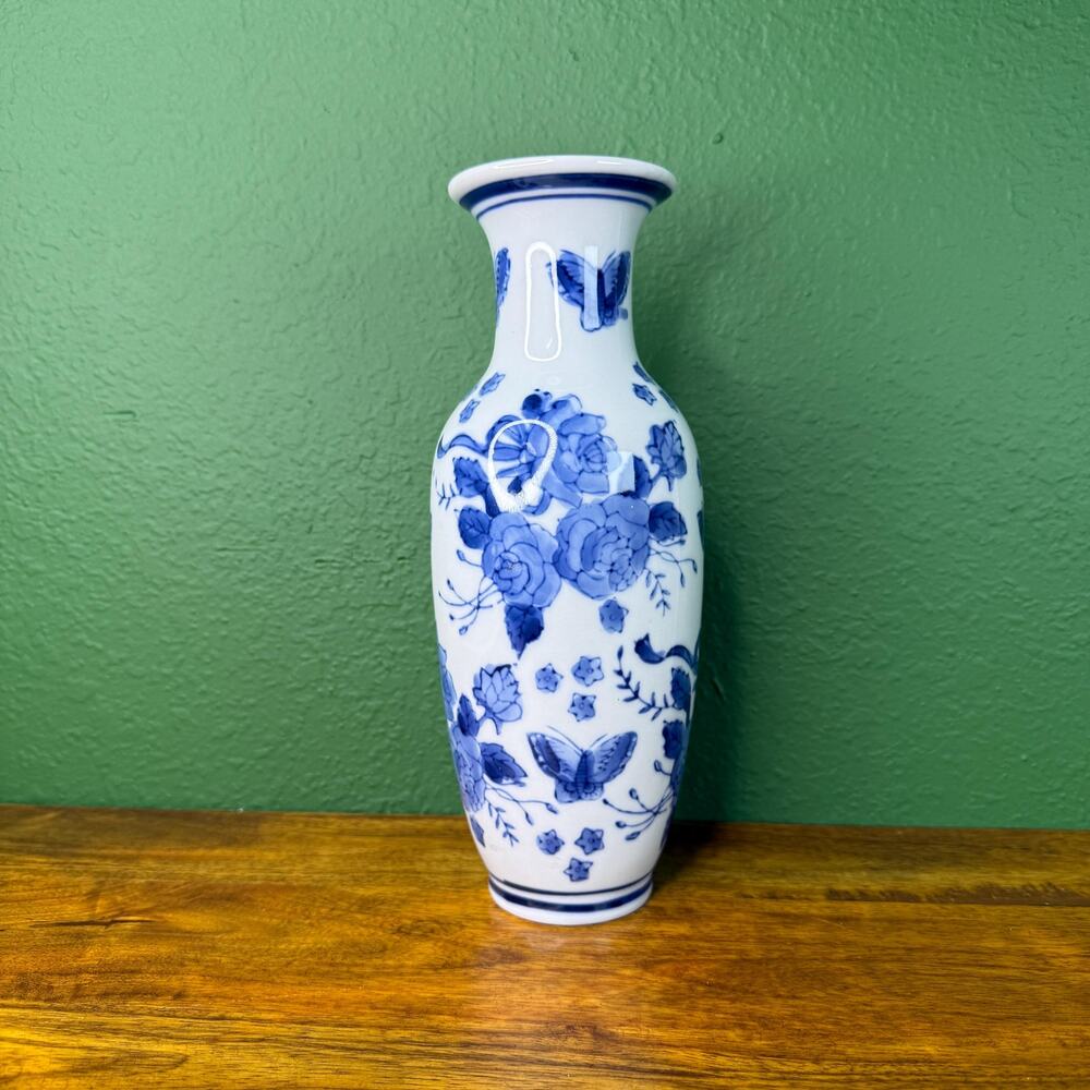 Vintage Chinese Blue White Porcelain Vase Painted Butterfly Floral Asian Ceramic